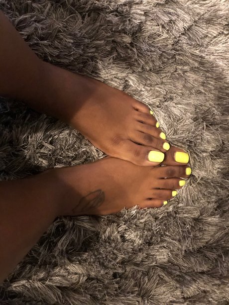 Nacktes geleaktes OnlyFans-Foto von Sneakersolesandtoes