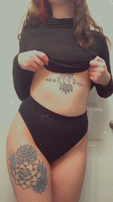 Nacktes geleaktes OnlyFans-Foto von Honey