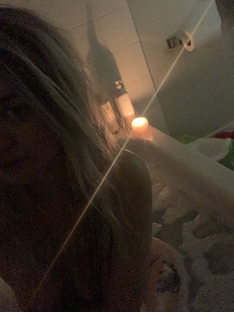 Nacktes geleaktes OnlyFans-Foto von Horny Hippy