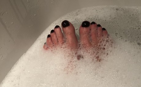 Nacktes geleaktes OnlyFans-Foto von Female Foot Fetish  F3