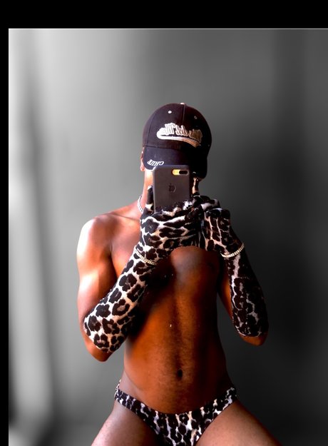 Nacktes geleaktes OnlyFans-Foto von Taylorrfenty