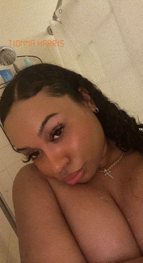 Nacktes geleaktes OnlyFans-Foto von Tionna