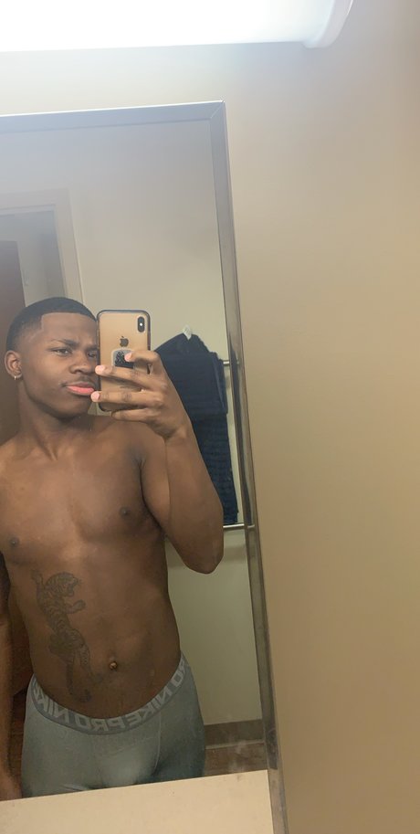 Nacktes geleaktes OnlyFans-Foto von Tusi