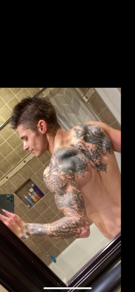 Nacktes geleaktes OnlyFans-Foto von Ivan Hungry