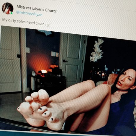 Nacktes geleaktes OnlyFans-Foto von Mistress Lilyans Church