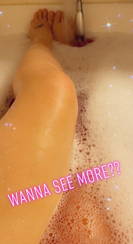 Nacktes geleaktes OnlyFans-Foto von Scarlett Brew 