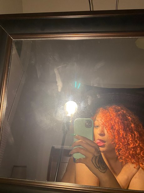 Nacktes geleaktes OnlyFans-Foto von Athena