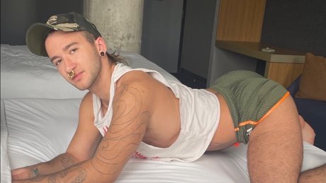 Nacktes geleaktes OnlyFans-Foto von Pig Ari