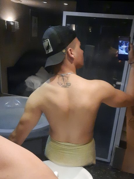 Nacktes geleaktes OnlyFans-Foto von Irondickjr