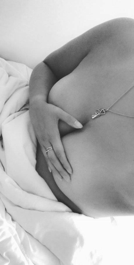 Nacktes geleaktes OnlyFans-Foto von Isla