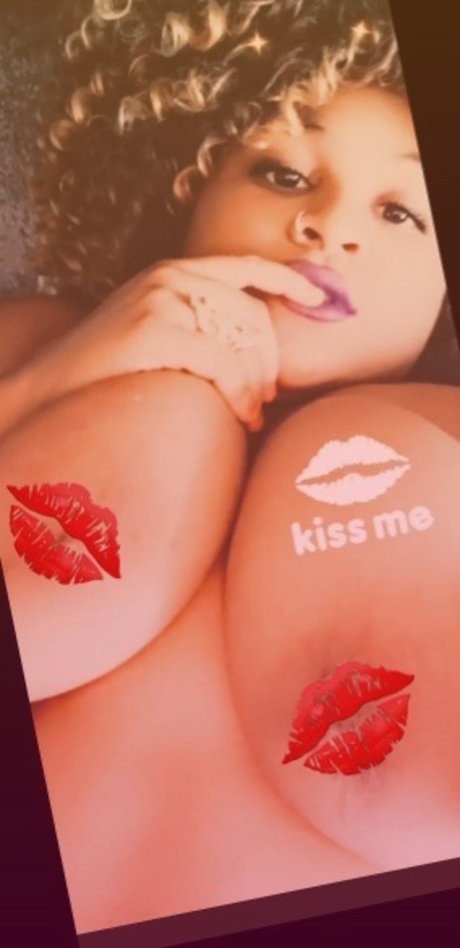 Nacktes geleaktes OnlyFans-Foto von Kraziikeekeee