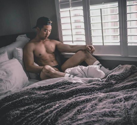Nacktes geleaktes OnlyFans-Foto von James