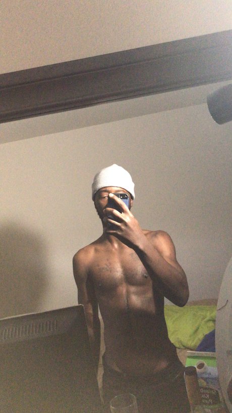 Nacktes geleaktes OnlyFans-Foto von World Tour Tay 