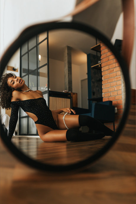 Nacktes geleaktes OnlyFans-Foto von Tiabrit