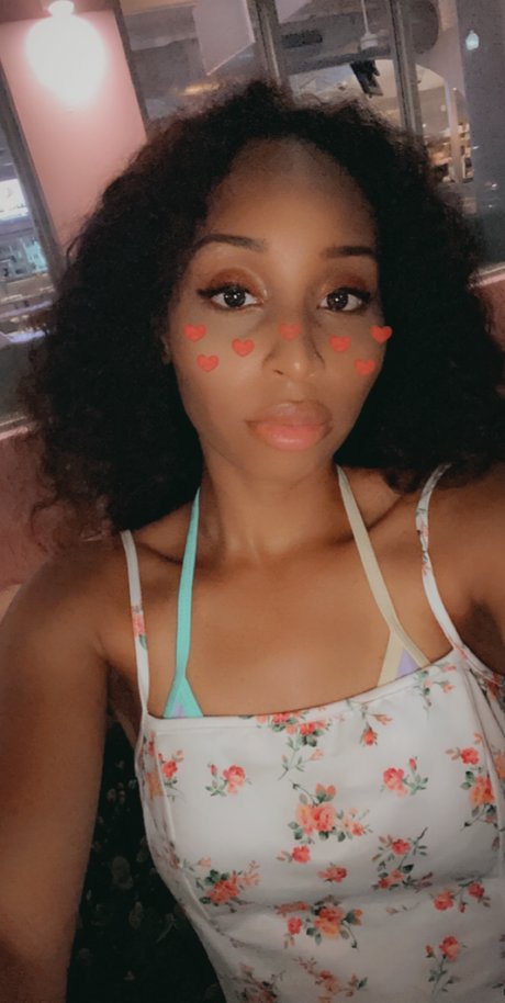 Nacktes geleaktes OnlyFans-Foto von Kia