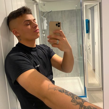 Nacktes geleaktes OnlyFans-Foto von Ross