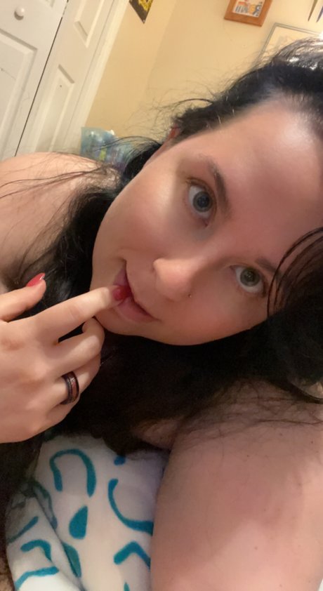 Nacktes geleaktes OnlyFans-Foto von Kitty White