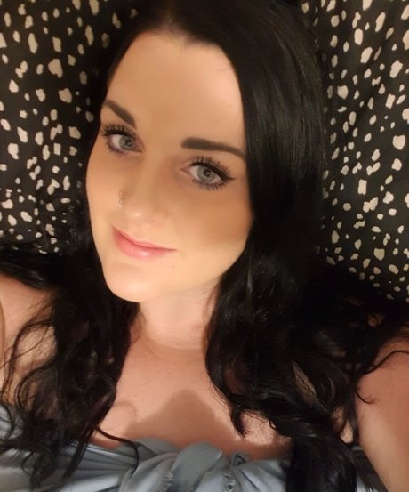 Nacktes geleaktes OnlyFans-Foto von Girl On Fire
