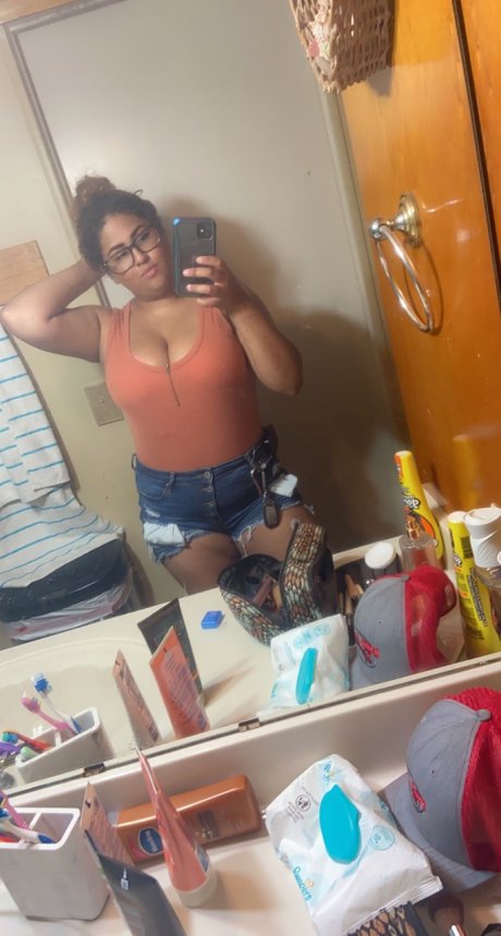 Nacktes geleaktes OnlyFans-Foto von Kiwi