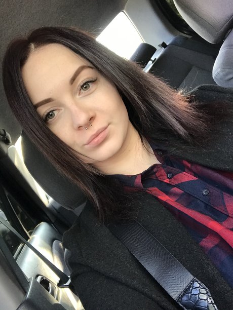 Nacktes geleaktes OnlyFans-Foto von Irinacherni