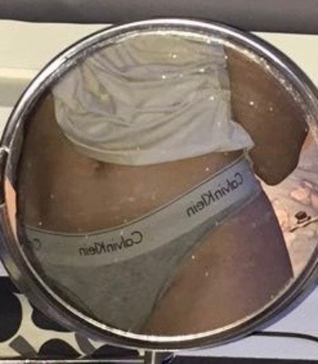 Nacktes geleaktes OnlyFans-Foto von Kiwi Cake