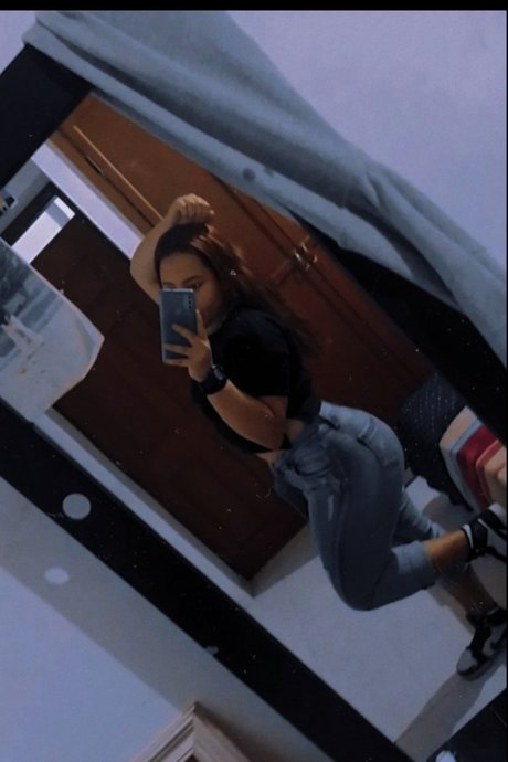 Nacktes geleaktes OnlyFans-Foto von Luisa Contreras