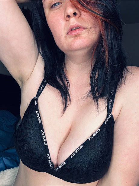 Nacktes geleaktes OnlyFans-Foto von Ella Holly