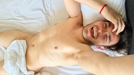 Nacktes geleaktes OnlyFans-Foto von Hugo