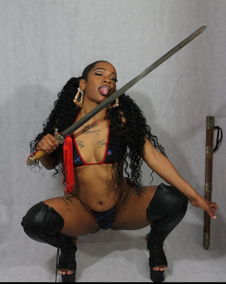 Nacktes geleaktes OnlyFans-Foto von Monaa Lisaa