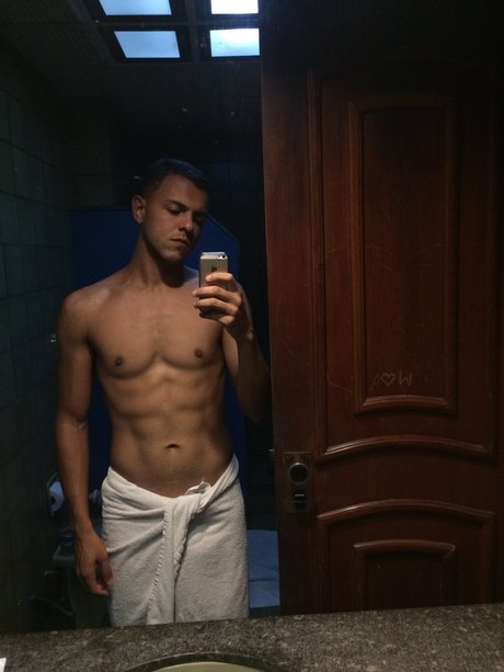 Nacktes geleaktes OnlyFans-Foto von Ismo Fercoe