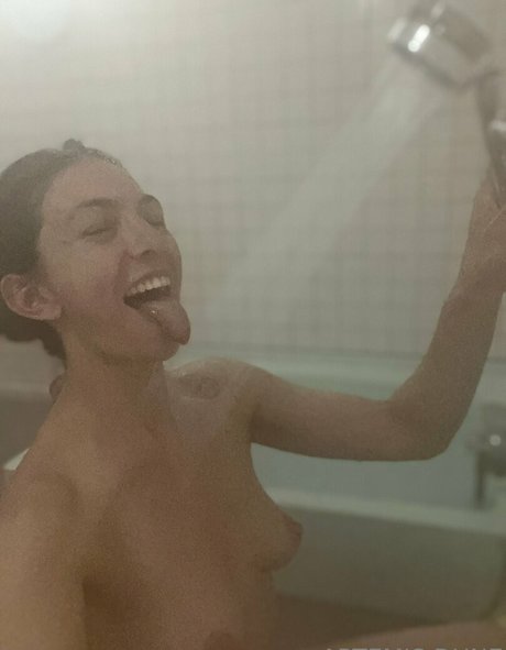 Nacktes geleaktes OnlyFans-Foto von Artemisdune
