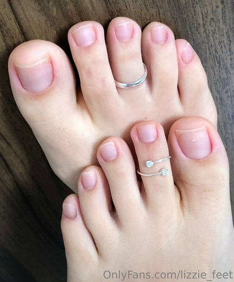 Nacktes geleaktes OnlyFans-Foto von Lizziefeet