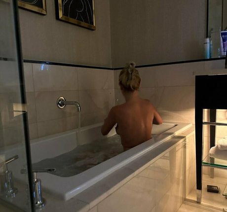 Nacktes geleaktes OnlyFans-Foto von Allyyyrose