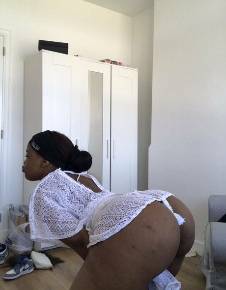 Nacktes geleaktes OnlyFans-Foto von Mellaa Baby