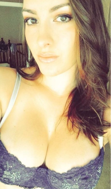 Nacktes geleaktes OnlyFans-Foto von Katiepurrs