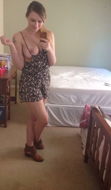 Nacktes geleaktes OnlyFans-Foto von Katiepurrs