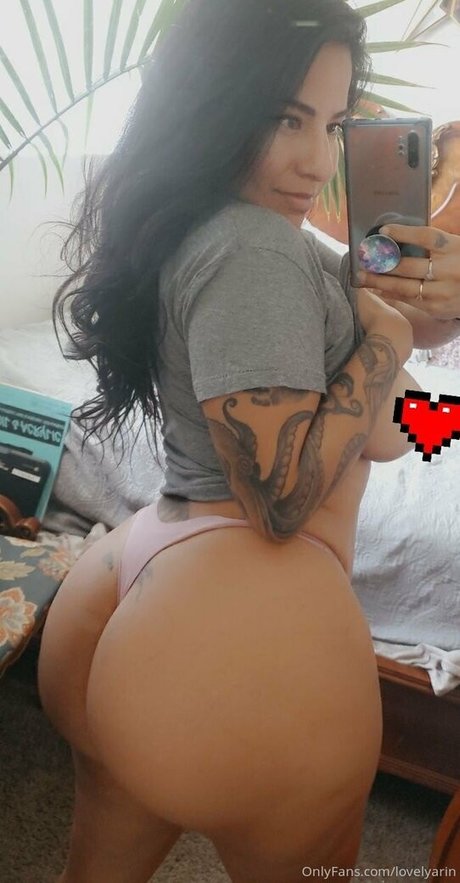 Nacktes geleaktes OnlyFans-Foto von Lovelyarin