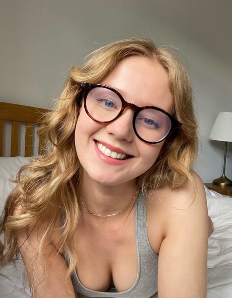 Nacktes geleaktes OnlyFans-Foto von Librarosebud