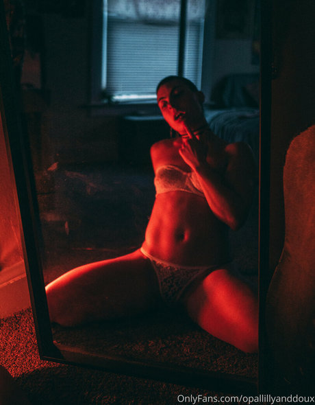 Nacktes geleaktes OnlyFans-Foto von Opallillyonyx