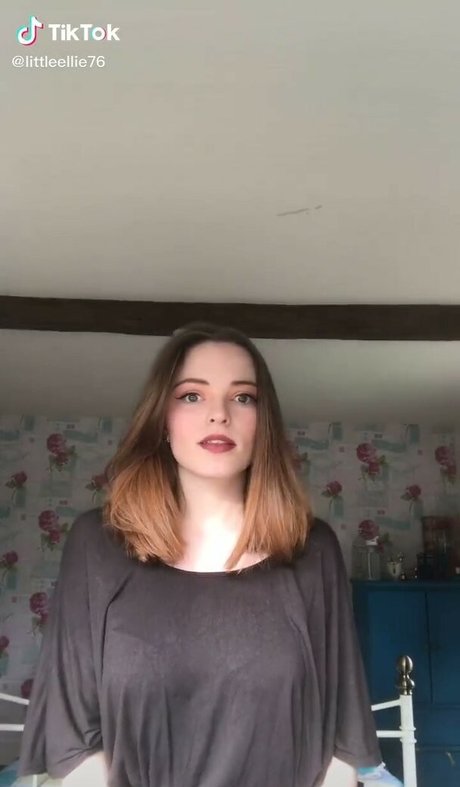 Nacktes geleaktes OnlyFans-Foto von Ellie Littlechild