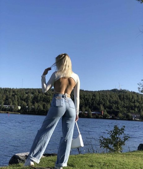Nacktes geleaktes OnlyFans-Foto von Arielle Burstrom