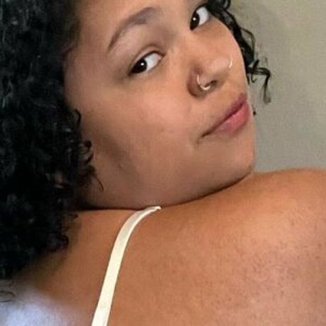 Nacktes geleaktes OnlyFans-Foto von Mixedupmommy