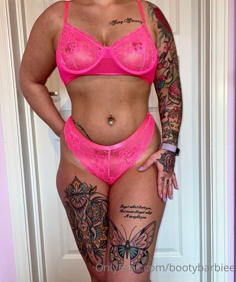 Nacktes geleaktes OnlyFans-Foto von Bootybarbiee