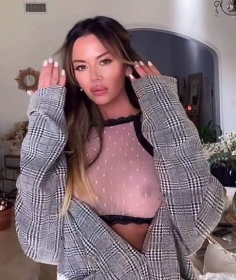 Nacktes geleaktes OnlyFans-Foto von Karina Jelinek