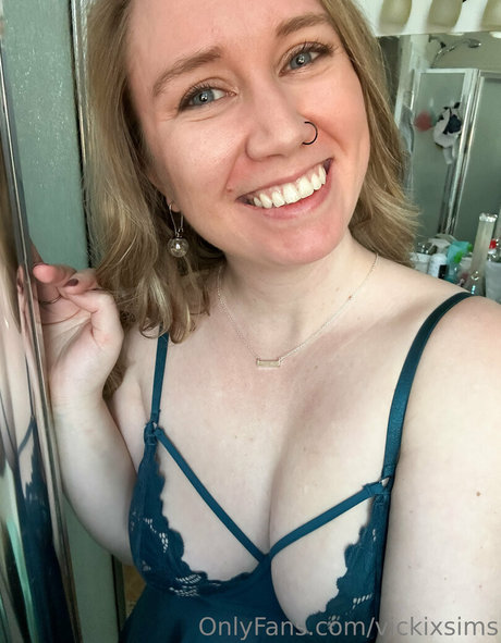Nacktes geleaktes OnlyFans-Foto von Vickixsims