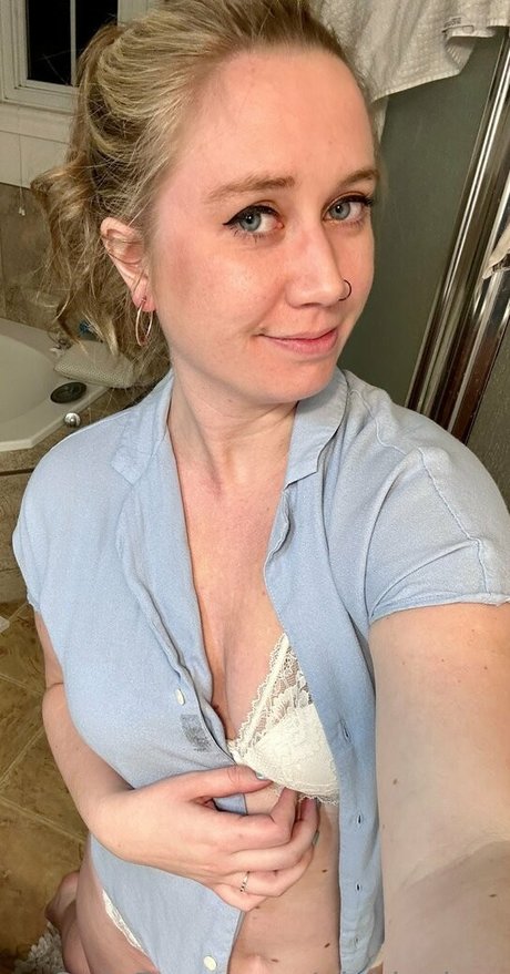 Nacktes geleaktes OnlyFans-Foto von Vickixsims