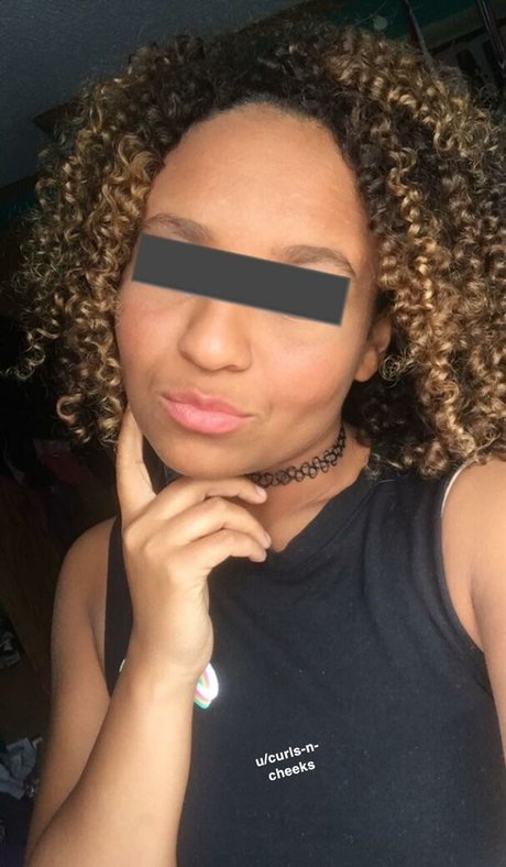 Nacktes geleaktes OnlyFans-Foto von Curlsncheeks