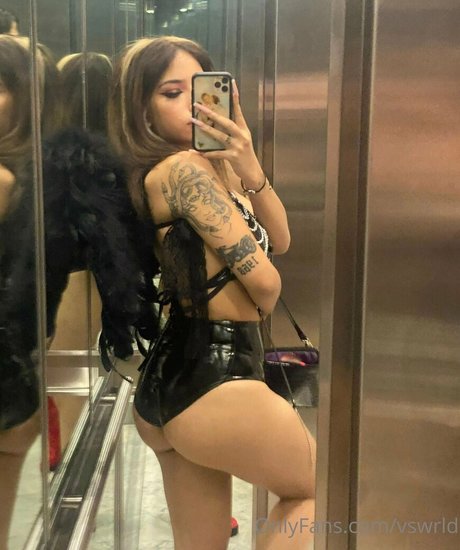 Nacktes geleaktes OnlyFans-Foto von Vswrld
