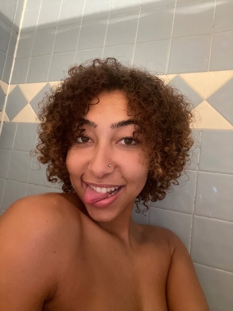 Nacktes geleaktes OnlyFans-Foto von Alana