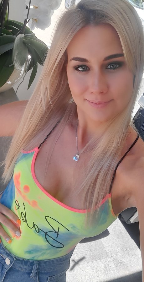 Nacktes geleaktes OnlyFans-Foto von Naomi Zarane